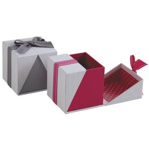 Photo VCF1620 : Boite cadeau carrée en carton avec noeud